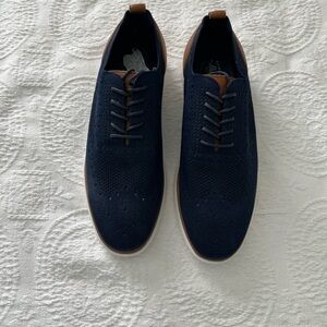 G.H. Bass & Co: NWOT Navy with Brown Leather Trim Lace Up Casual Shoes, Size 13.